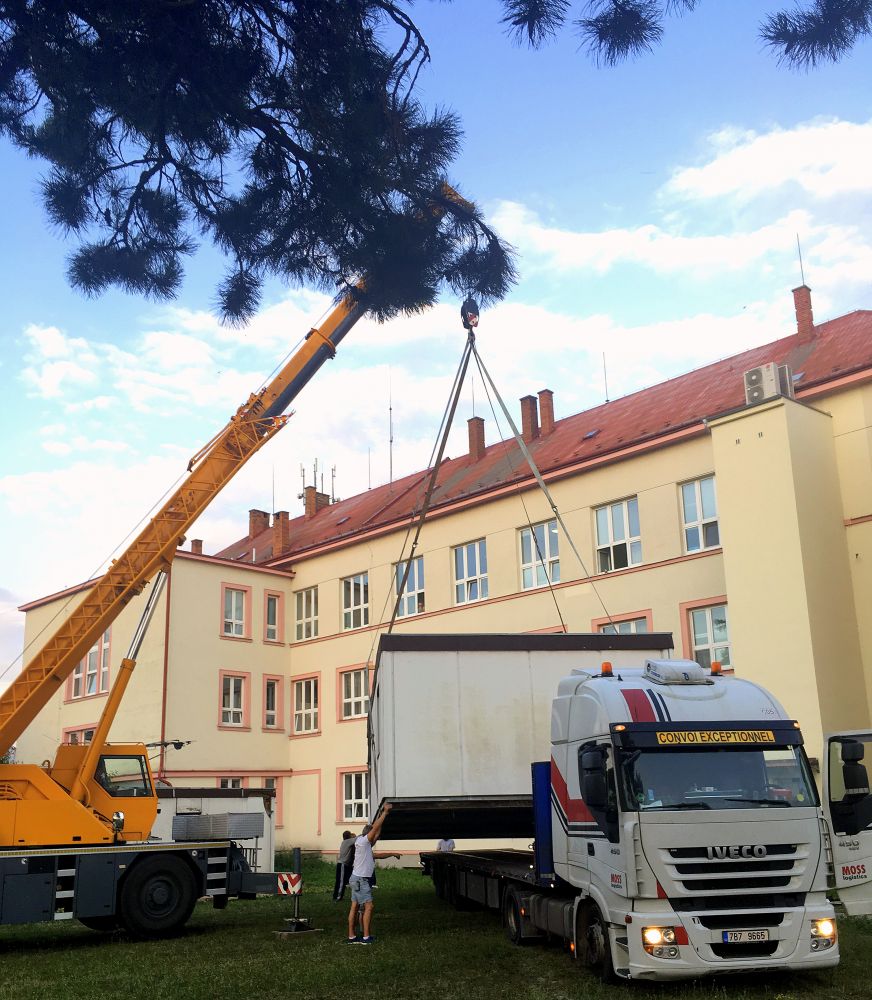 Oversized load from the Hustopeče hospital